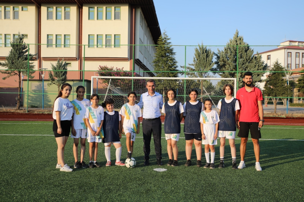 KIZLARIN YENİ GÖZDESİ FUTBOL
