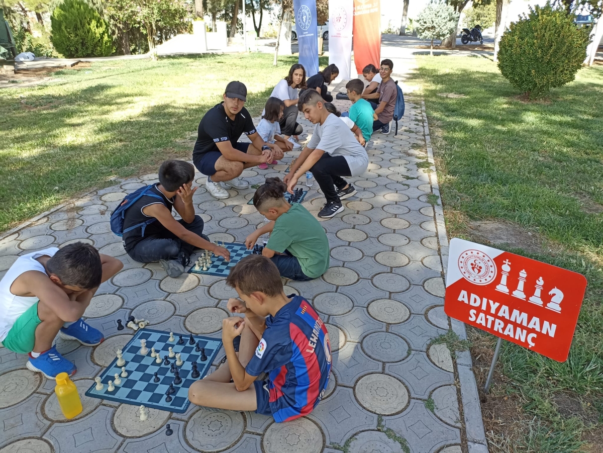Tarihi Mekanlarda Satranç