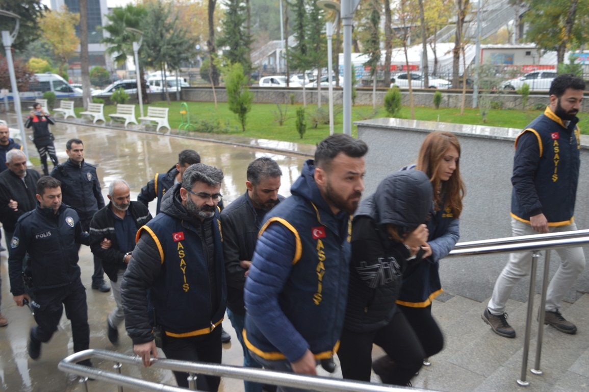19 yıl önce doğumundan sonra kaybolan bebek için 8 gözaltı